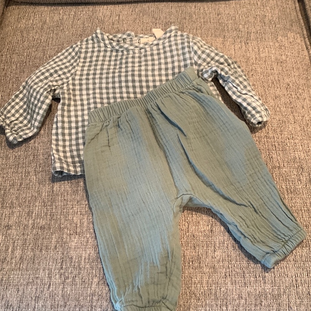 Baby Gap baby girl 100% cotton outfit - size: 0-3 months